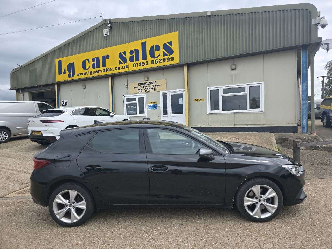 A 2021 SEAT LEON 1.4 eHybrid 12.8kWh FR Hatchback 5dr Petrol Plug-in Hybrid DSG Euro 6 (s/s) A 2021 SEAT LEON 1.4 eHybrid 12.8kWh FR Hatchback 5dr Petrol Plug-in Hybrid DSG Euro 6 (s/s)