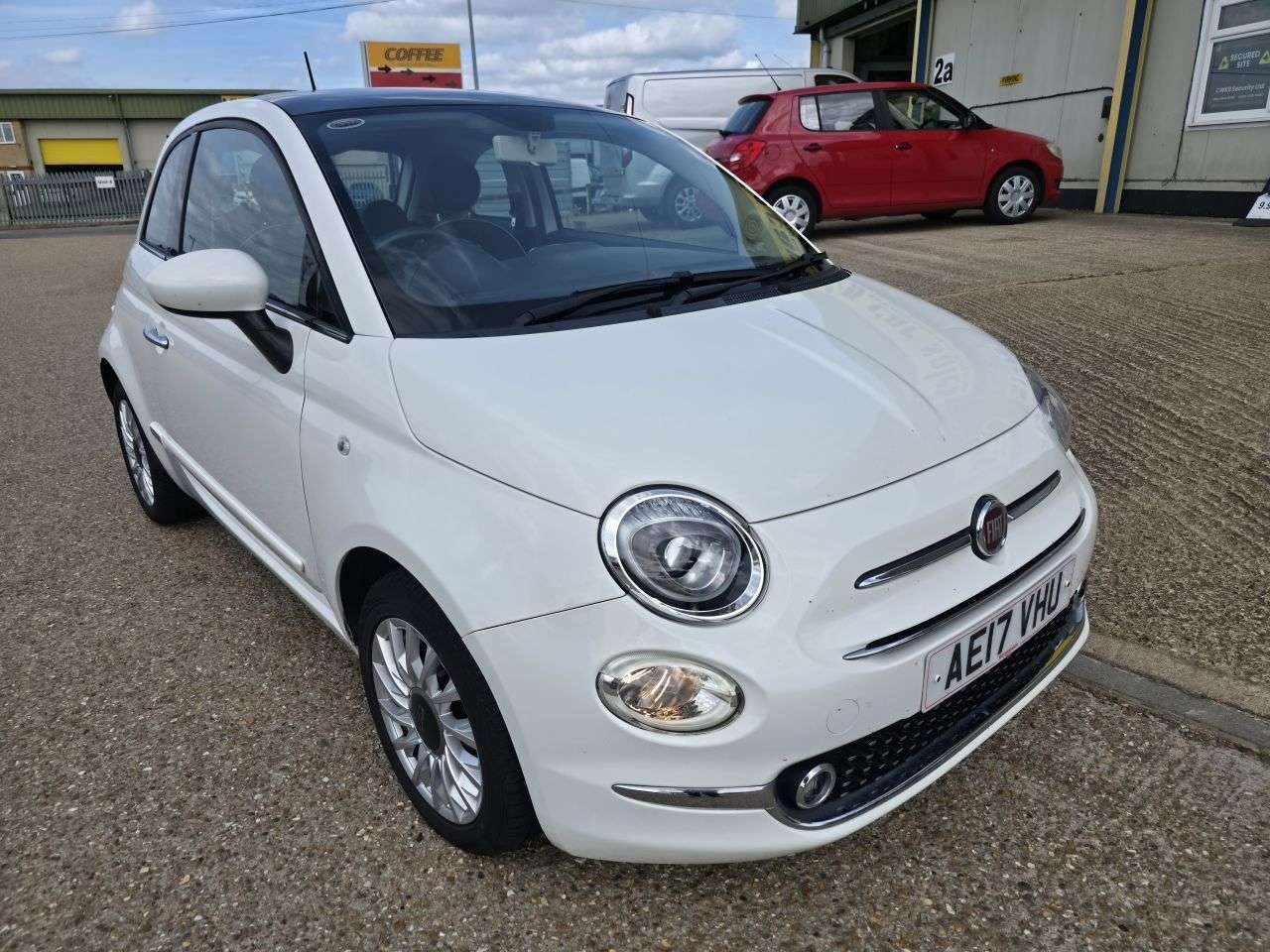A 2017 FIAT 500 0.9 TwinAir Lounge Hatchback 3dr Petrol Semi-Auto Euro 6 (s/s) (85 bhp) A 2017 FIAT 500 0.9 TwinAir Lounge Hatchback 3dr Petrol Semi-Auto Euro 6 (s/s) (85 bhp)