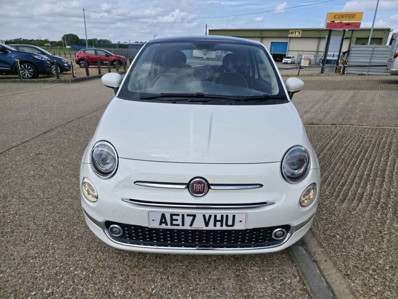A 2017 FIAT 500 0.9 TwinAir Lounge Hatchback 3dr Petrol Semi-Auto Euro 6 (s/s) (85 bhp) A 2017 FIAT 500 0.9 TwinAir Lounge Hatchback 3dr Petrol Semi-Auto Euro 6 (s/s) (85 bhp)