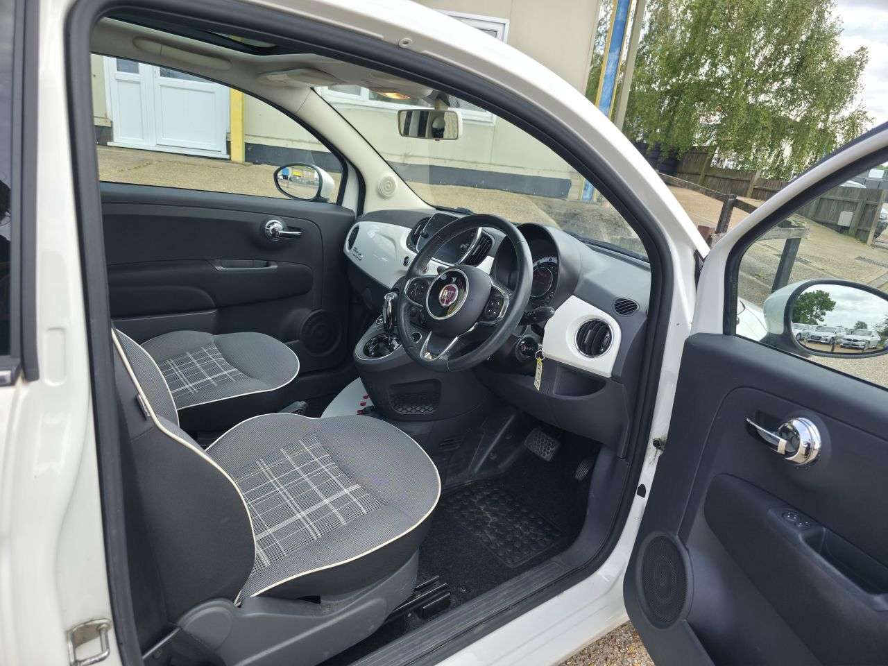 2017 FIAT 500 2017 FIAT 500