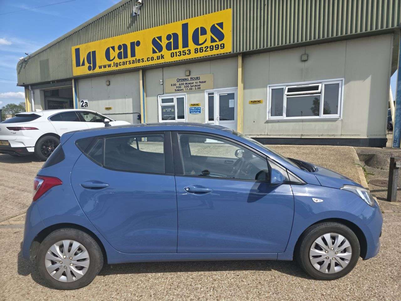 A 2015 HYUNDAI I10 1.2 SE Hatchback 5dr Petrol Auto Euro 5 (87 ps) A 2015 HYUNDAI I10 1.2 SE Hatchback 5dr Petrol Auto Euro 5 (87 ps)