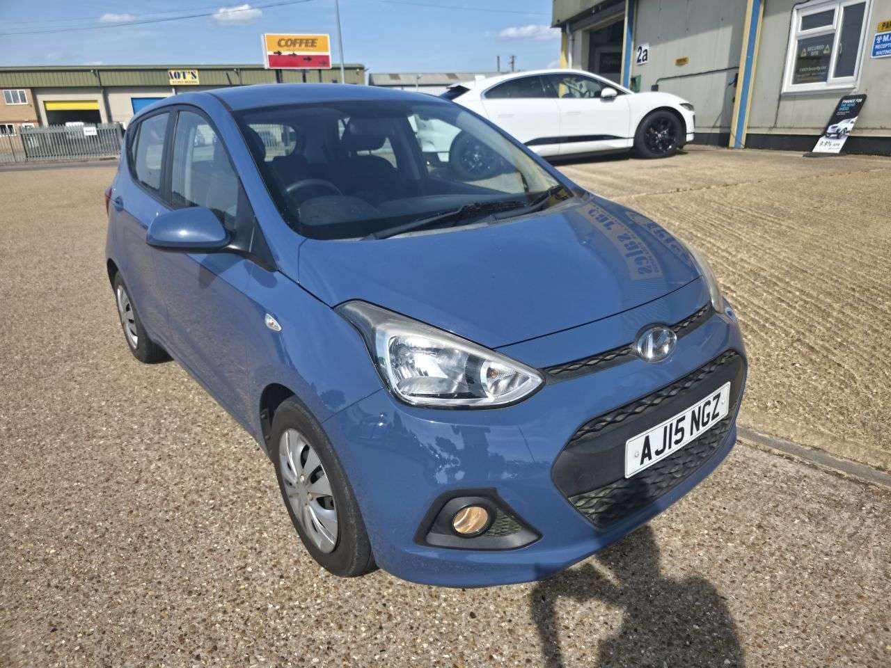 A 2015 HYUNDAI I10 1.2 SE Hatchback 5dr Petrol Auto Euro 5 (87 ps) A 2015 HYUNDAI I10 1.2 SE Hatchback 5dr Petrol Auto Euro 5 (87 ps)