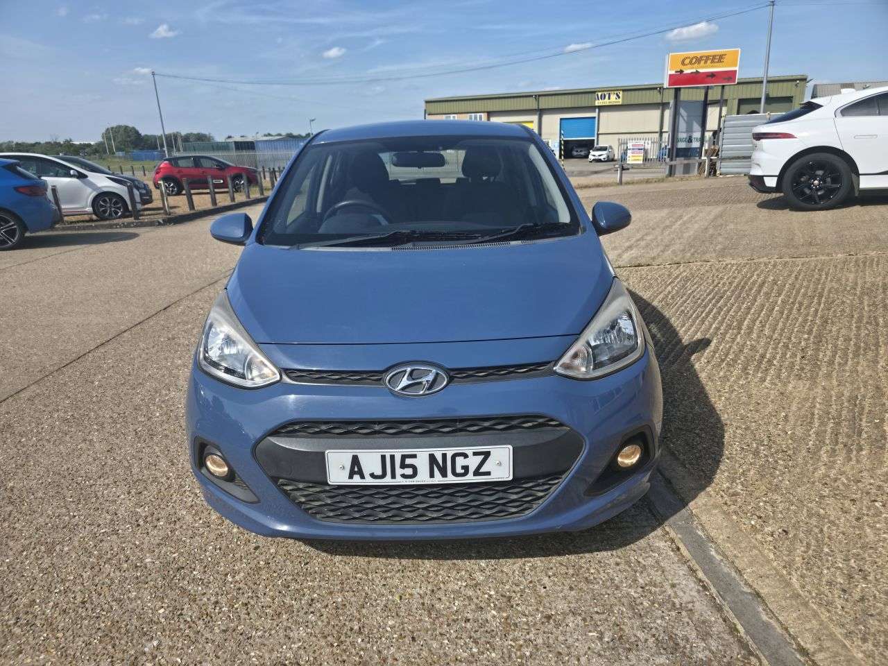 A 2015 HYUNDAI I10 1.2 SE Hatchback 5dr Petrol Auto Euro 5 (87 ps) A 2015 HYUNDAI I10 1.2 SE Hatchback 5dr Petrol Auto Euro 5 (87 ps)