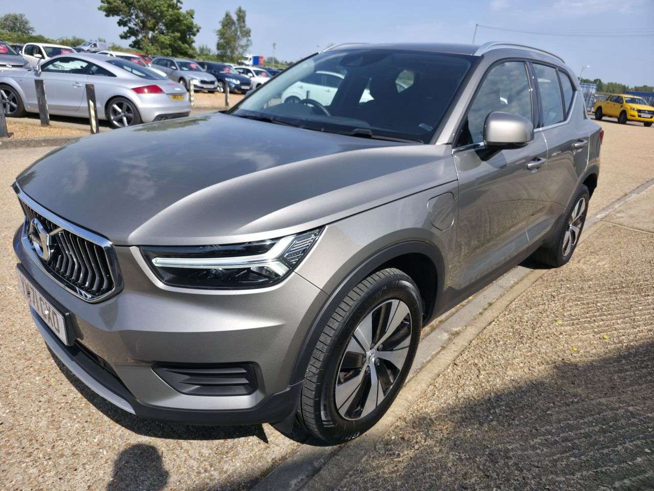 A 2022 VOLVO XC40 1.5h T4 Recharge 10.7kWh Core SUV 5dr Petrol Plug-in Hybrid Auto Euro 6 (s/ A 2022 VOLVO XC40 1.5h T4 Recharge 10.7kWh Core SUV 5dr Petrol Plug-in Hybrid Auto Euro 6 (s/