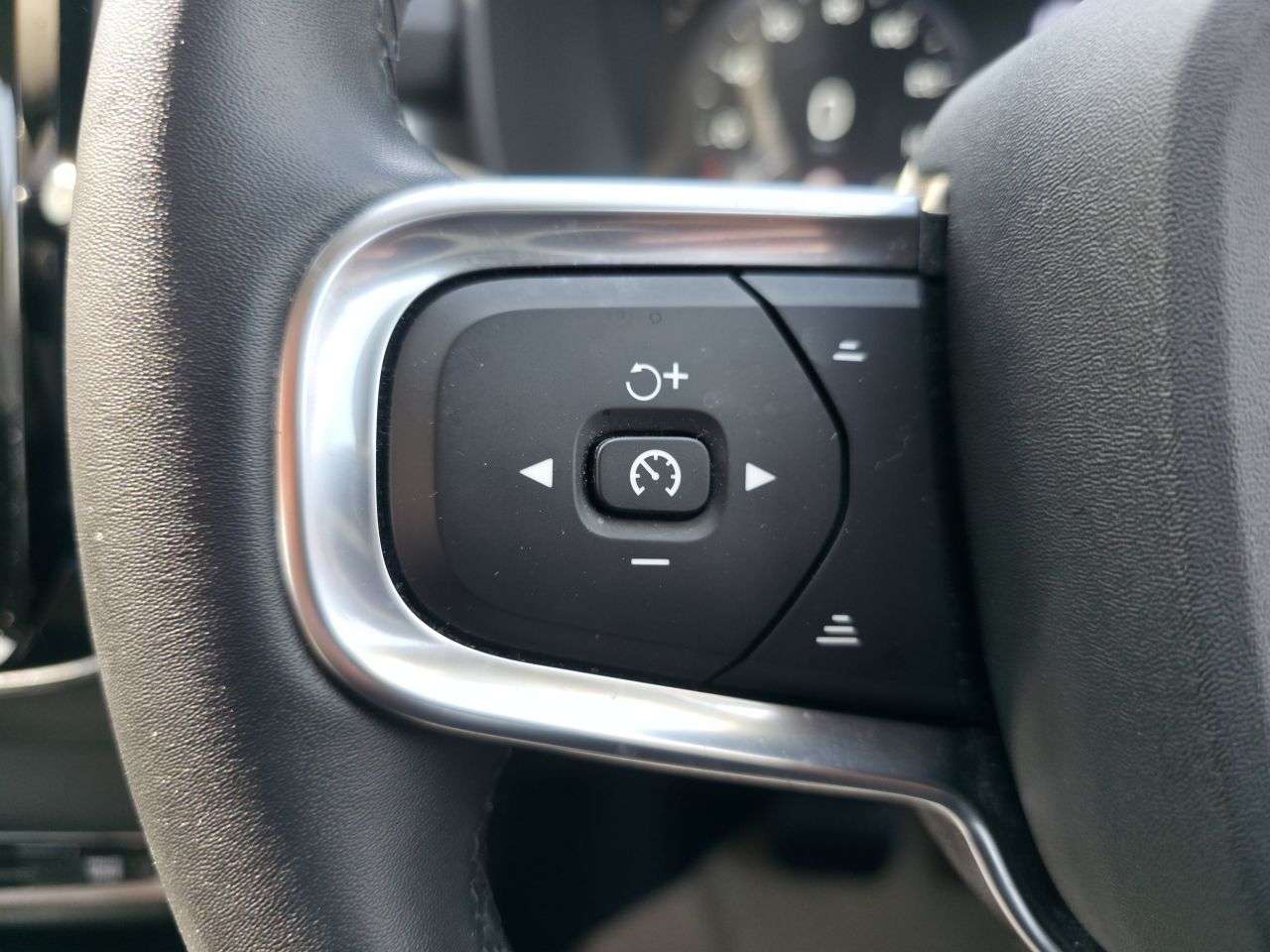 2022 VOLVO XC40 2022 VOLVO XC40