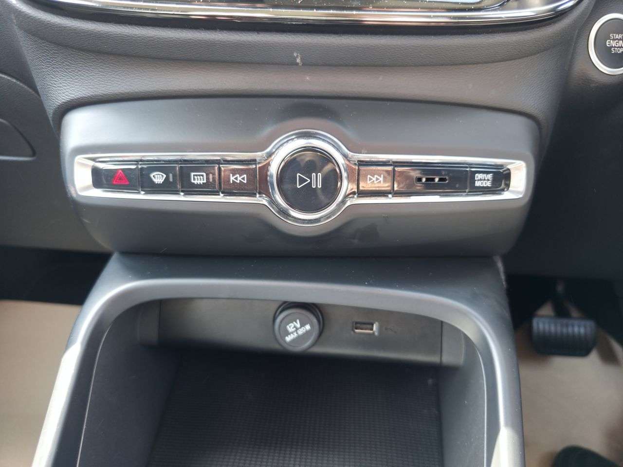 2022 VOLVO XC40 2022 VOLVO XC40