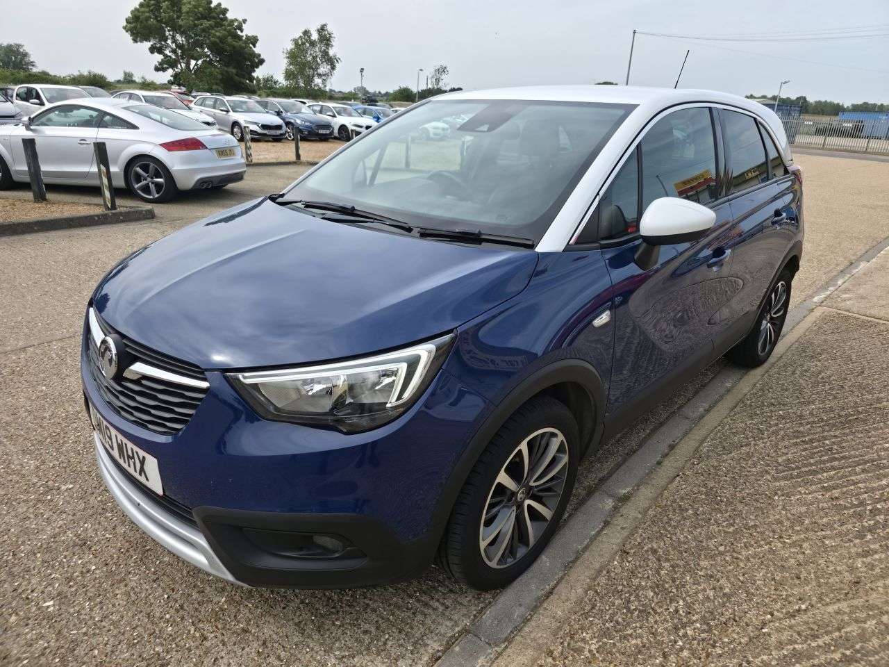 A 2019 VAUXHALL CROSSLAND X 1.2 Turbo GPF Elite SUV 5dr Petrol Manual Euro 6 (s/s) (130 ps) A 2019 VAUXHALL CROSSLAND X 1.2 Turbo GPF Elite SUV 5dr Petrol Manual Euro 6 (s/s) (130 ps)