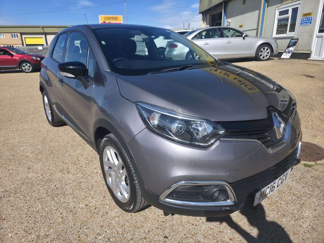 A 2016 RENAULT CAPTUR 0.9 TCe ENERGY Dynamique Nav SUV 5dr Petrol Manual Euro 6 (s/s) (90 ps) A 2016 RENAULT CAPTUR 0.9 TCe ENERGY Dynamique Nav SUV 5dr Petrol Manual Euro 6 (s/s) (90 ps)