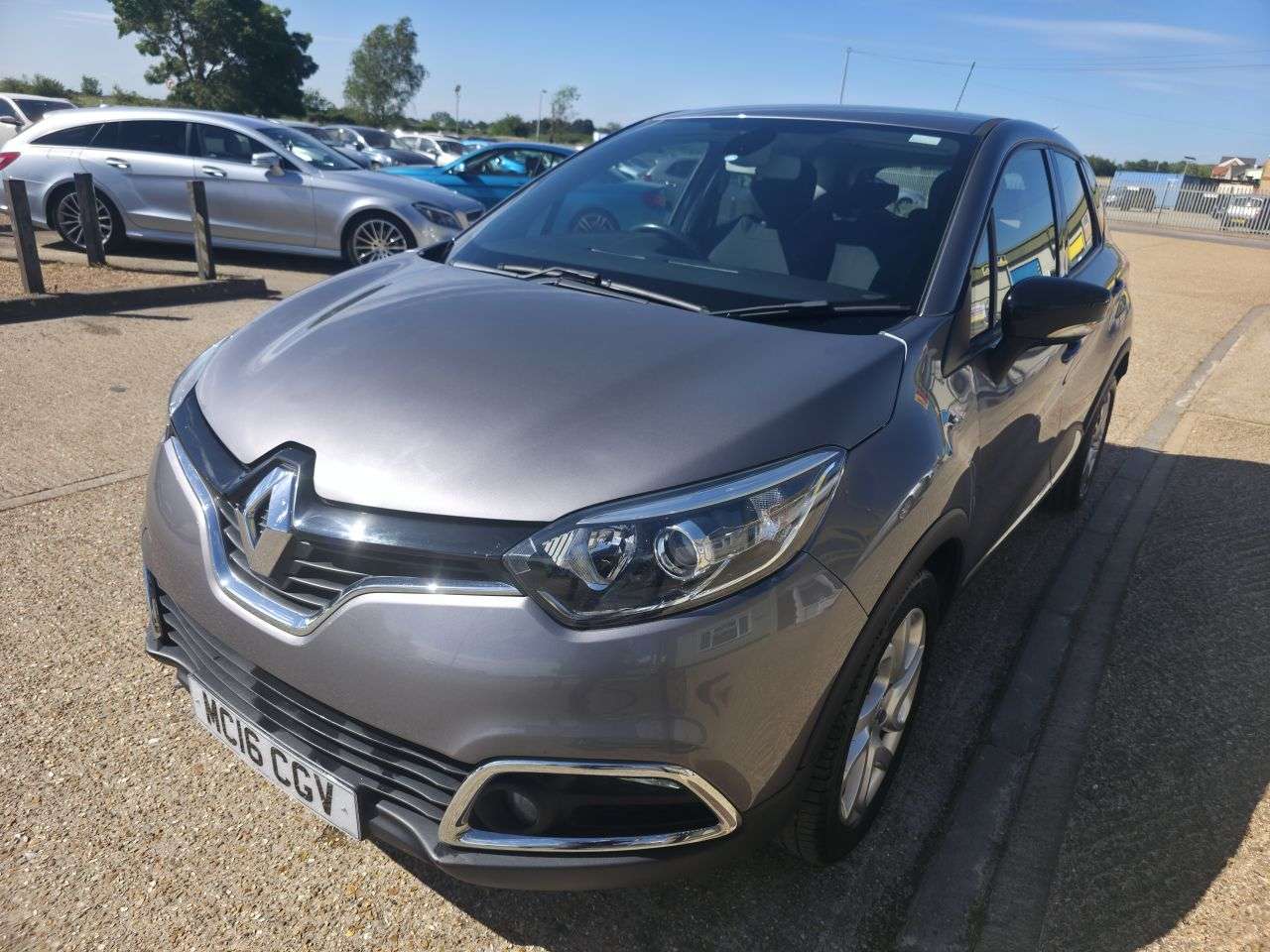 A 2016 RENAULT CAPTUR 0.9 TCe ENERGY Dynamique Nav SUV 5dr Petrol Manual Euro 6 (s/s) (90 ps) A 2016 RENAULT CAPTUR 0.9 TCe ENERGY Dynamique Nav SUV 5dr Petrol Manual Euro 6 (s/s) (90 ps)