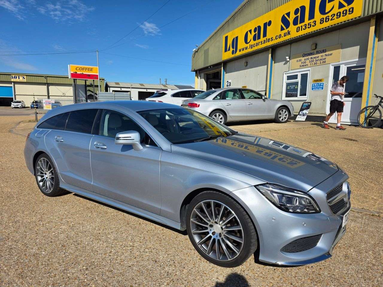 A 2014 MERCEDES-BENZ CLS CLASS 2.1 CLS220 BlueTEC AMG Line Shooting Brake 5dr Diesel G-Tronic+ Euro 6 (s/s A 2014 MERCEDES-BENZ CLS CLASS 2.1 CLS220 BlueTEC AMG Line Shooting Brake 5dr Diesel G-Tronic+ Euro 6 (s/s