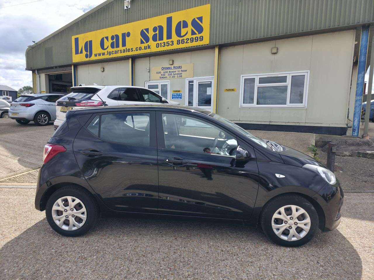 A 2016 HYUNDAI I10 1.0 SE Hatchback 5dr Petrol Manual Euro 5 (66 ps) A 2016 HYUNDAI I10 1.0 SE Hatchback 5dr Petrol Manual Euro 5 (66 ps)