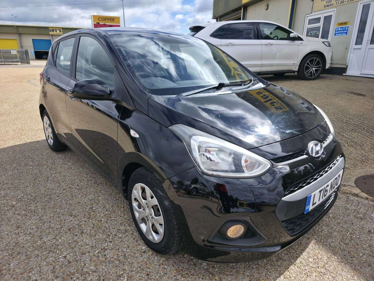 A 2016 HYUNDAI I10 1.0 SE Hatchback 5dr Petrol Manual Euro 5 (66 ps) A 2016 HYUNDAI I10 1.0 SE Hatchback 5dr Petrol Manual Euro 5 (66 ps)