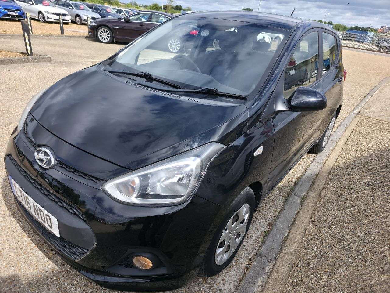A 2016 HYUNDAI I10 1.0 SE Hatchback 5dr Petrol Manual Euro 5 (66 ps) A 2016 HYUNDAI I10 1.0 SE Hatchback 5dr Petrol Manual Euro 5 (66 ps)