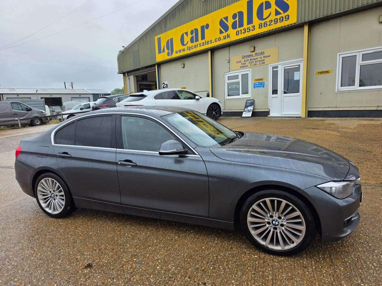 A 2013 BMW 3 SERIES 3.0 330d Luxury Saloon 4dr Diesel Auto Euro 5 (s/s) (258 ps) A 2013 BMW 3 SERIES 3.0 330d Luxury Saloon 4dr Diesel Auto Euro 5 (s/s) (258 ps)