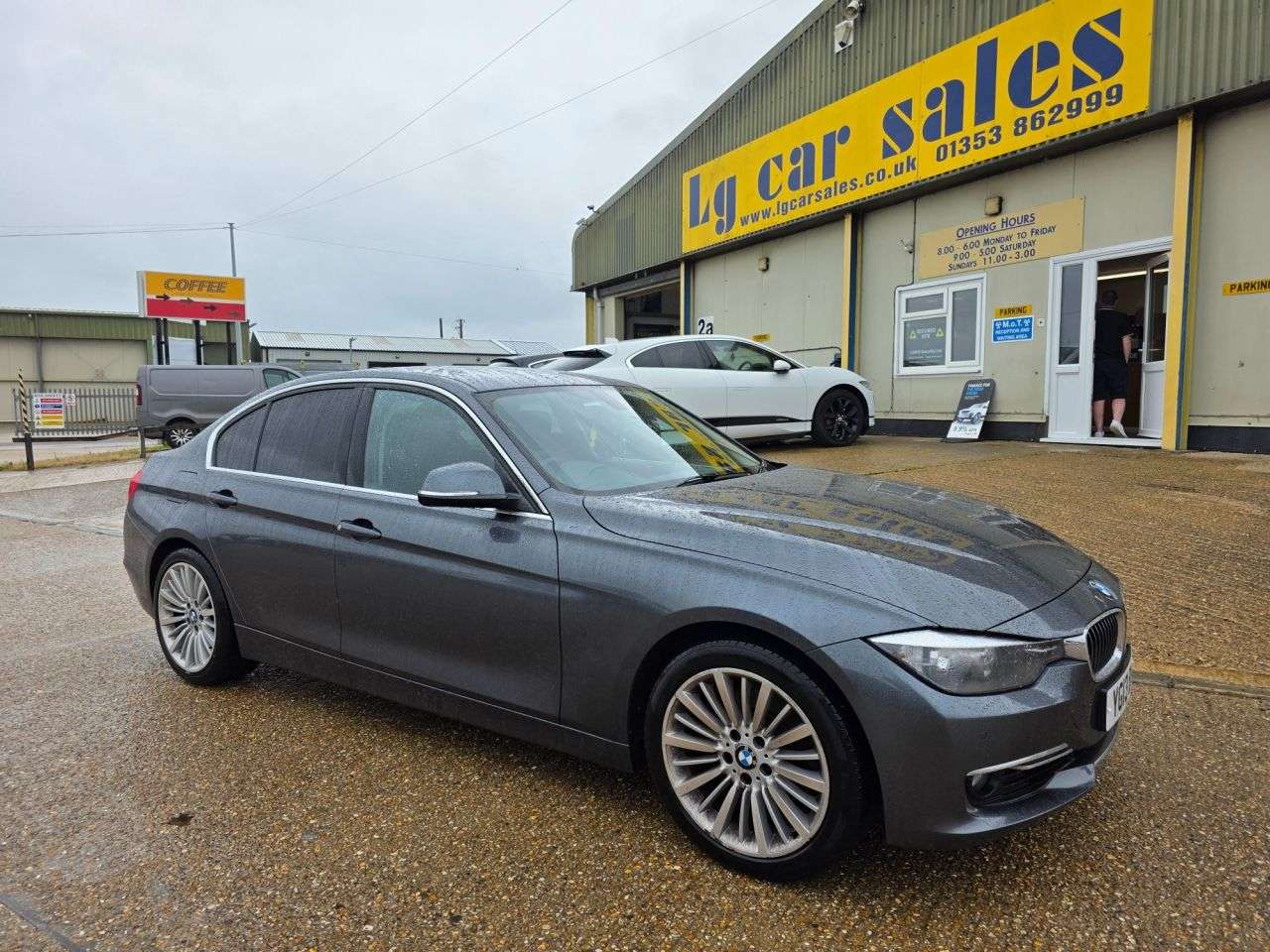 A 2013 BMW 3 SERIES 3.0 330d Luxury Saloon 4dr Diesel Auto Euro 5 (s/s) (258 ps) A 2013 BMW 3 SERIES 3.0 330d Luxury Saloon 4dr Diesel Auto Euro 5 (s/s) (258 ps)