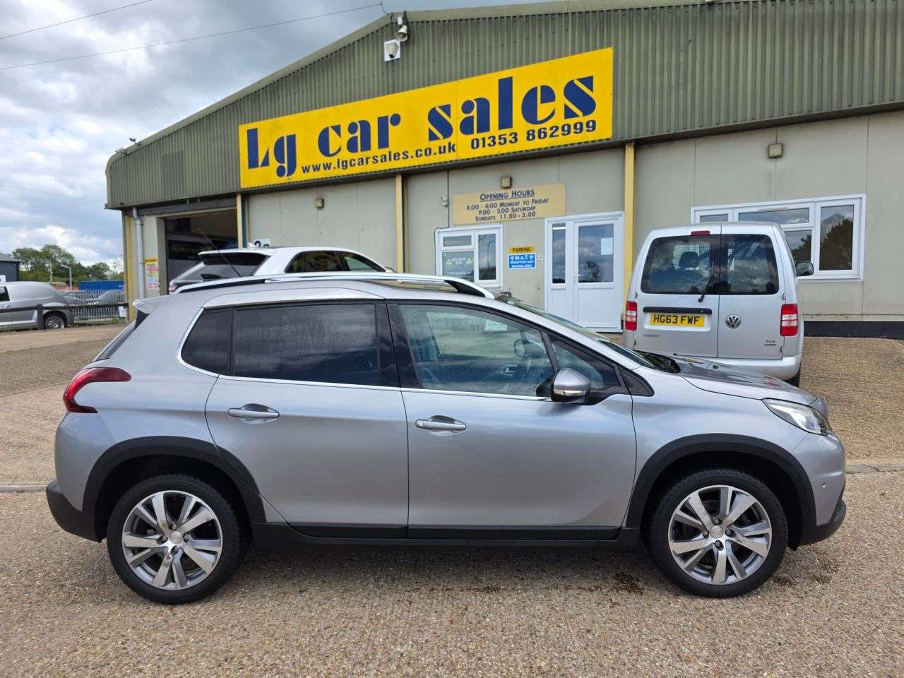A 2017 PEUGEOT 2008 1.2 PureTech Allure SUV 5dr Petrol EAT Euro 6 (s/s) (110 ps) A 2017 PEUGEOT 2008 1.2 PureTech Allure SUV 5dr Petrol EAT Euro 6 (s/s) (110 ps)