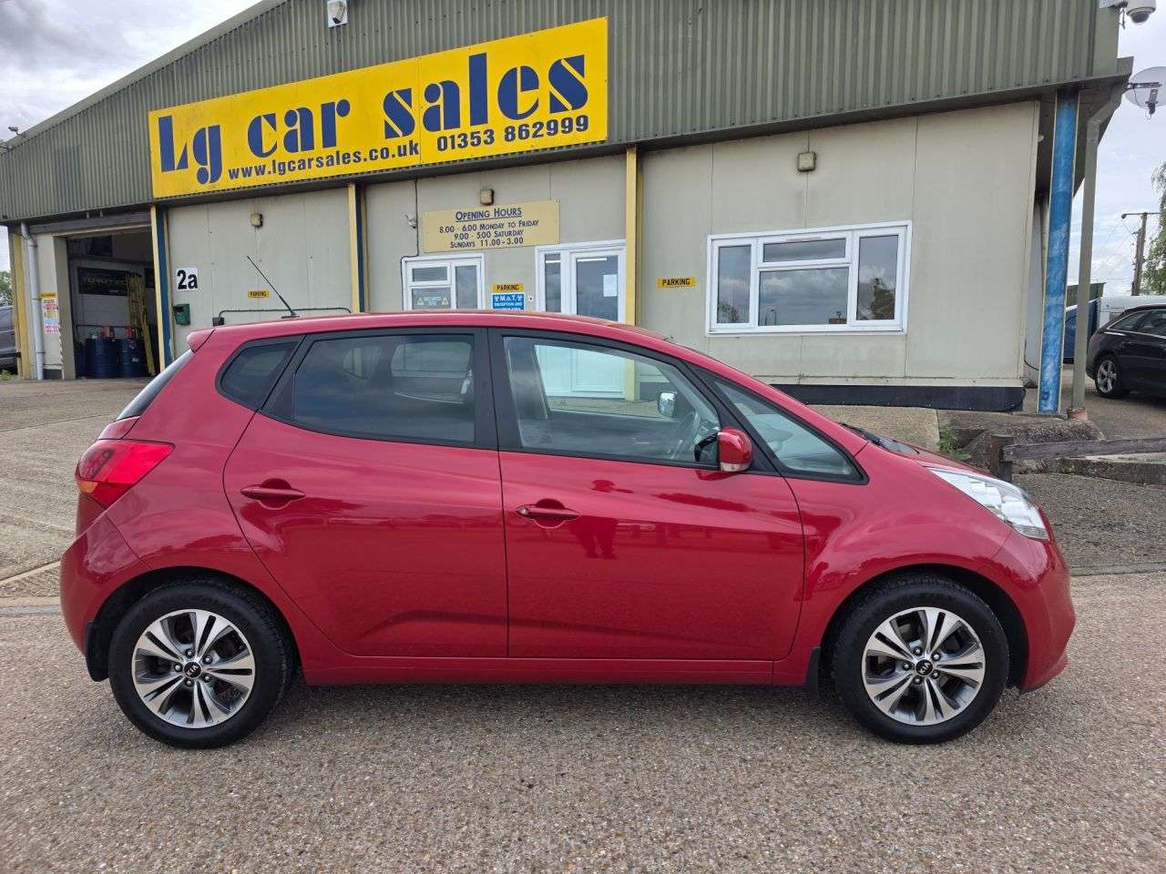 A 2017 KIA VENGA 1.6 3 MPV 5dr Petrol Auto Euro 6 (123 bhp) A 2017 KIA VENGA 1.6 3 MPV 5dr Petrol Auto Euro 6 (123 bhp)