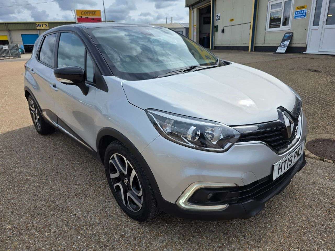 A 2019 RENAULT CAPTUR 1.5 dCi ENERGY Iconic SUV 5dr Diesel EDC Euro 6 (s/s) (90 ps) A 2019 RENAULT CAPTUR 1.5 dCi ENERGY Iconic SUV 5dr Diesel EDC Euro 6 (s/s) (90 ps)