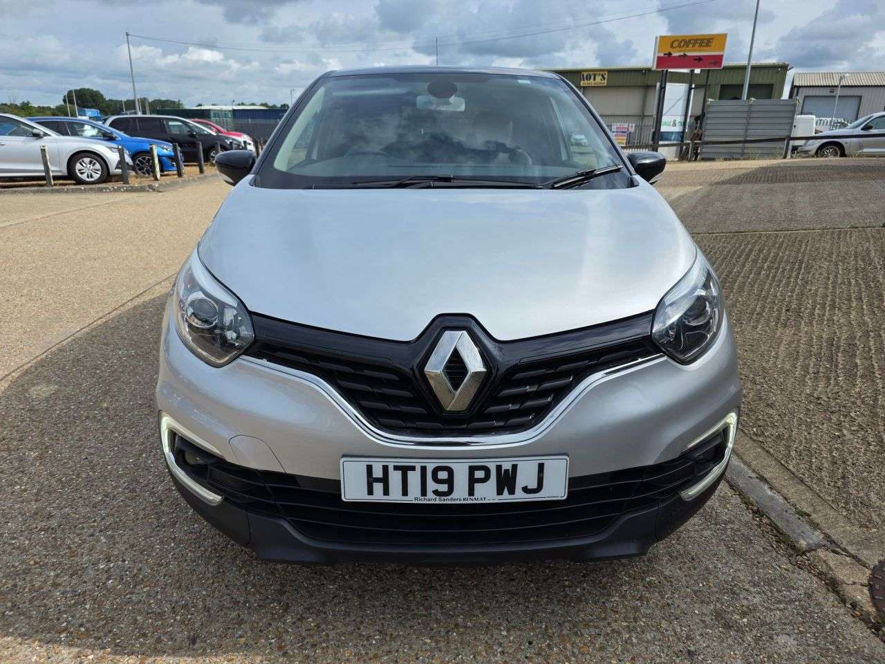 A 2019 RENAULT CAPTUR 1.5 dCi ENERGY Iconic SUV 5dr Diesel EDC Euro 6 (s/s) (90 ps) A 2019 RENAULT CAPTUR 1.5 dCi ENERGY Iconic SUV 5dr Diesel EDC Euro 6 (s/s) (90 ps)