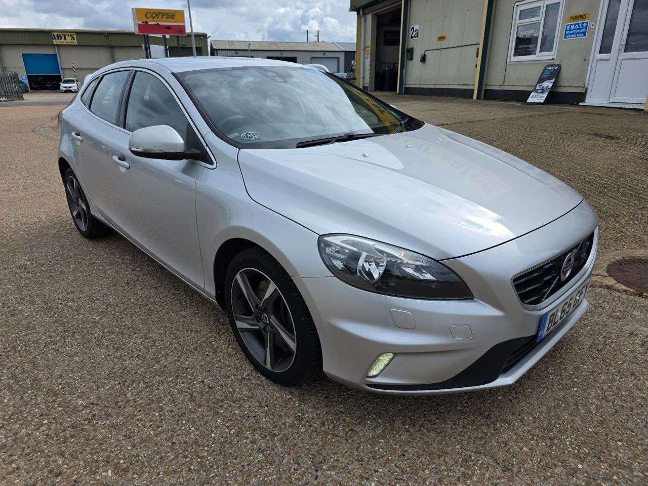 A 2015 VOLVO V40 2.0 D3 R-Design Nav Hatchback 5dr Diesel Manual Euro 6 (s/s) (150 ps) A 2015 VOLVO V40 2.0 D3 R-Design Nav Hatchback 5dr Diesel Manual Euro 6 (s/s) (150 ps)