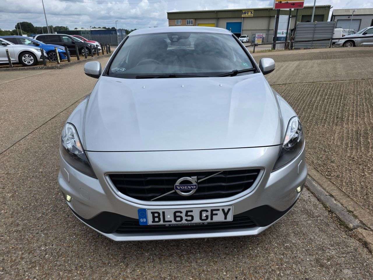 A 2015 VOLVO V40 2.0 D3 R-Design Nav Hatchback 5dr Diesel Manual Euro 6 (s/s) (150 ps) A 2015 VOLVO V40 2.0 D3 R-Design Nav Hatchback 5dr Diesel Manual Euro 6 (s/s) (150 ps)