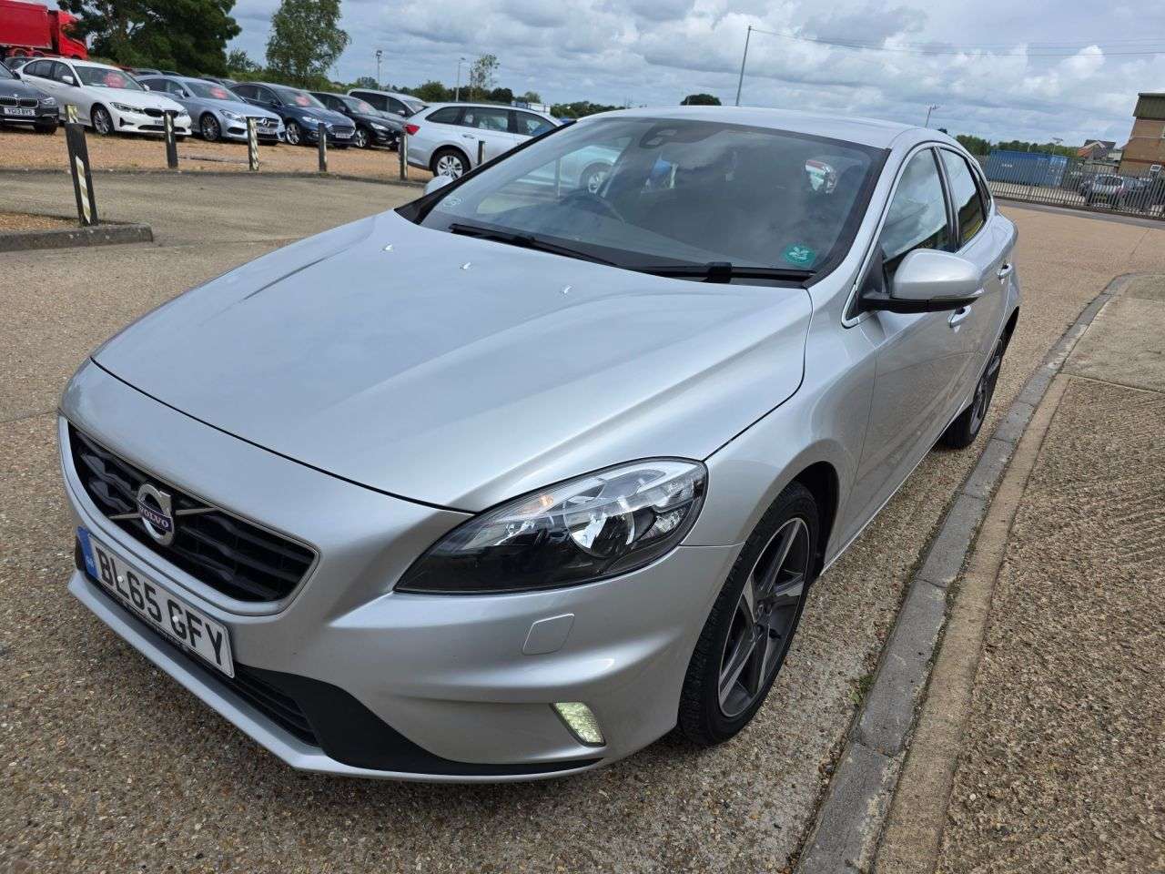 A 2015 VOLVO V40 2.0 D3 R-Design Nav Hatchback 5dr Diesel Manual Euro 6 (s/s) (150 ps) A 2015 VOLVO V40 2.0 D3 R-Design Nav Hatchback 5dr Diesel Manual Euro 6 (s/s) (150 ps)