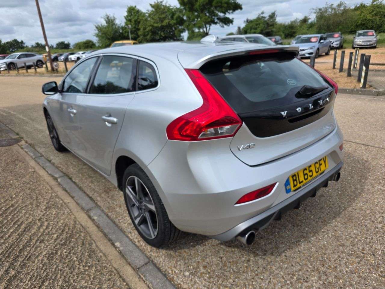 2015 VOLVO V40 2015 VOLVO V40