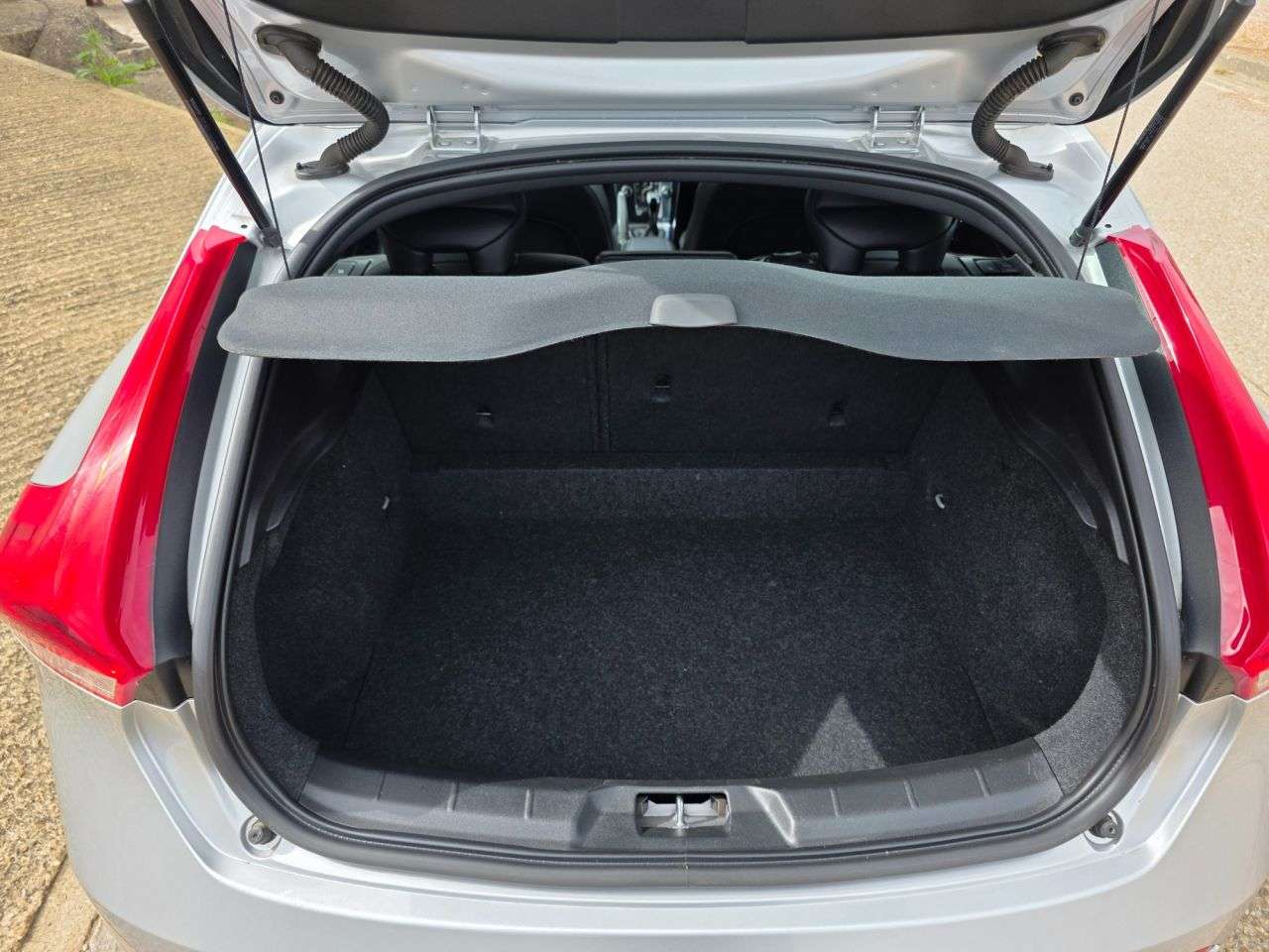 2015 VOLVO V40 2015 VOLVO V40
