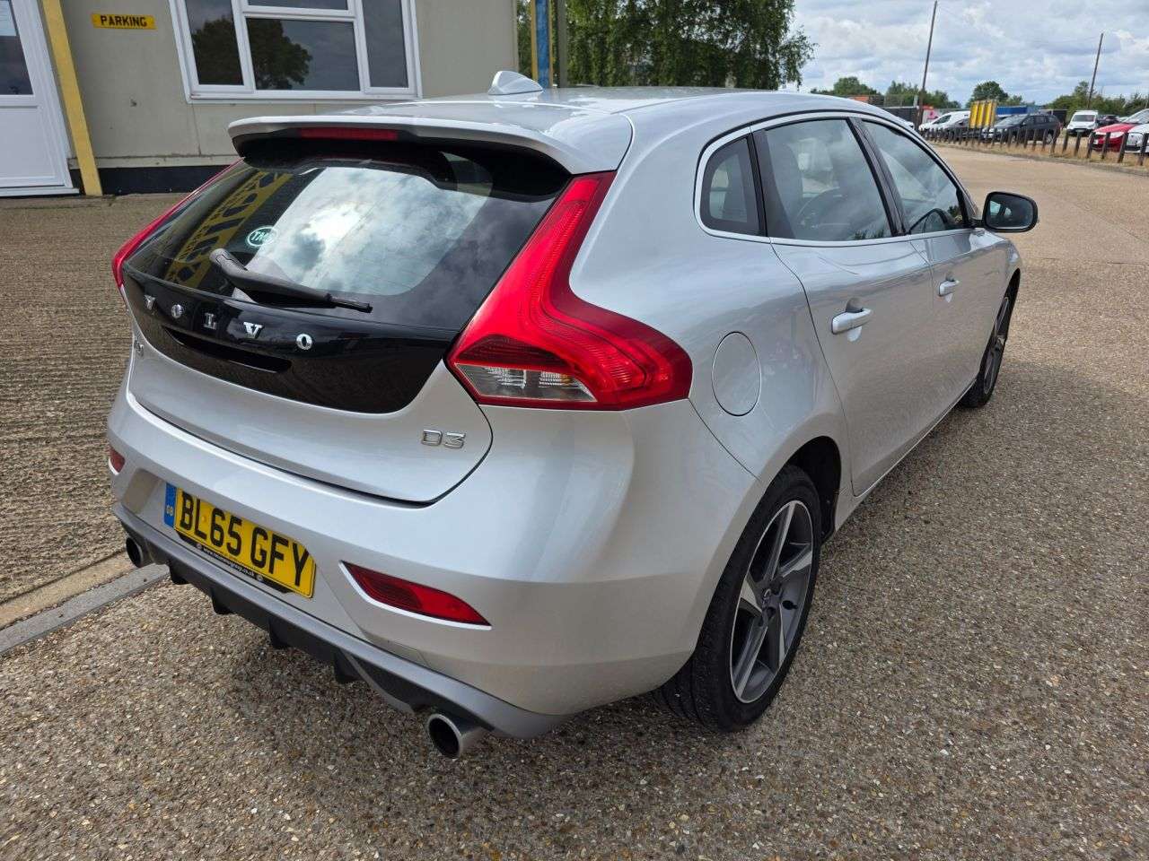 2015 VOLVO V40 2015 VOLVO V40