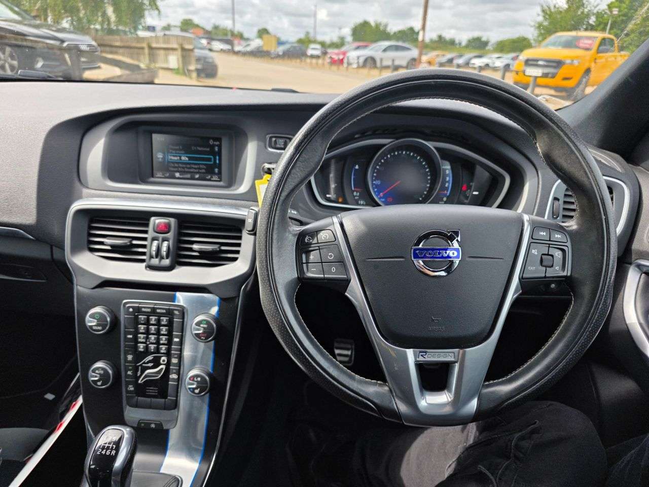 2015 VOLVO V40 2015 VOLVO V40