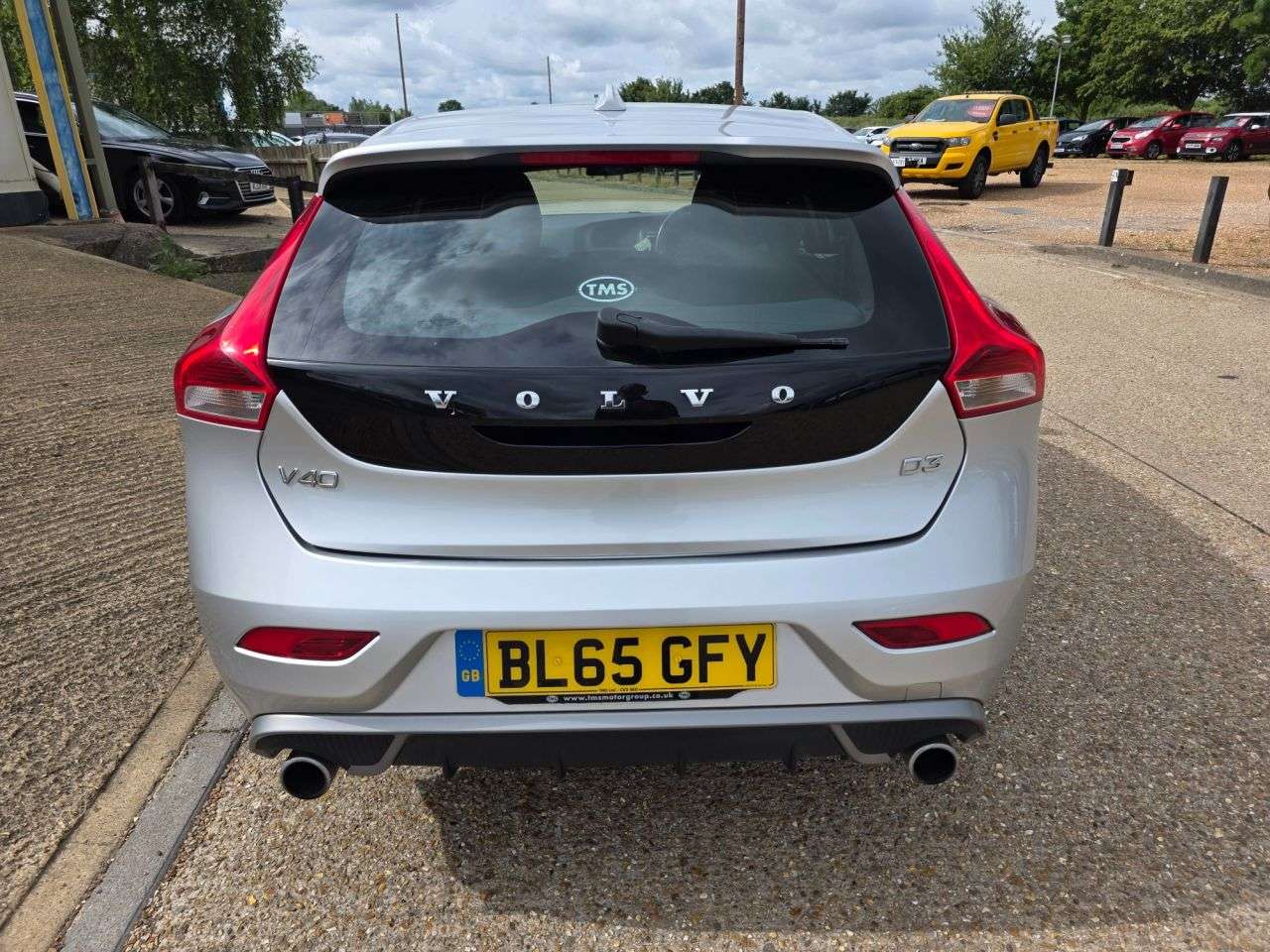 2015 VOLVO V40 2015 VOLVO V40