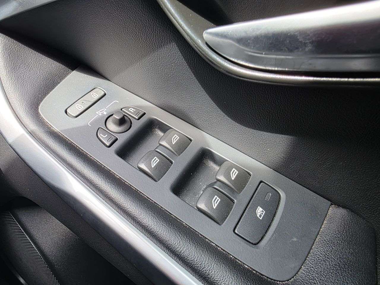 2015 VOLVO V40 2015 VOLVO V40