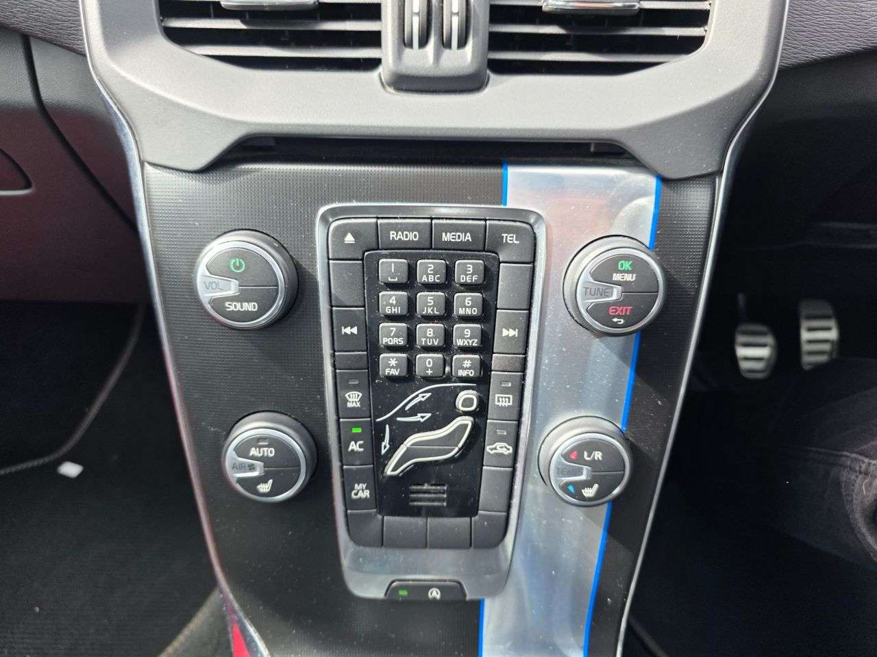2015 VOLVO V40 2015 VOLVO V40