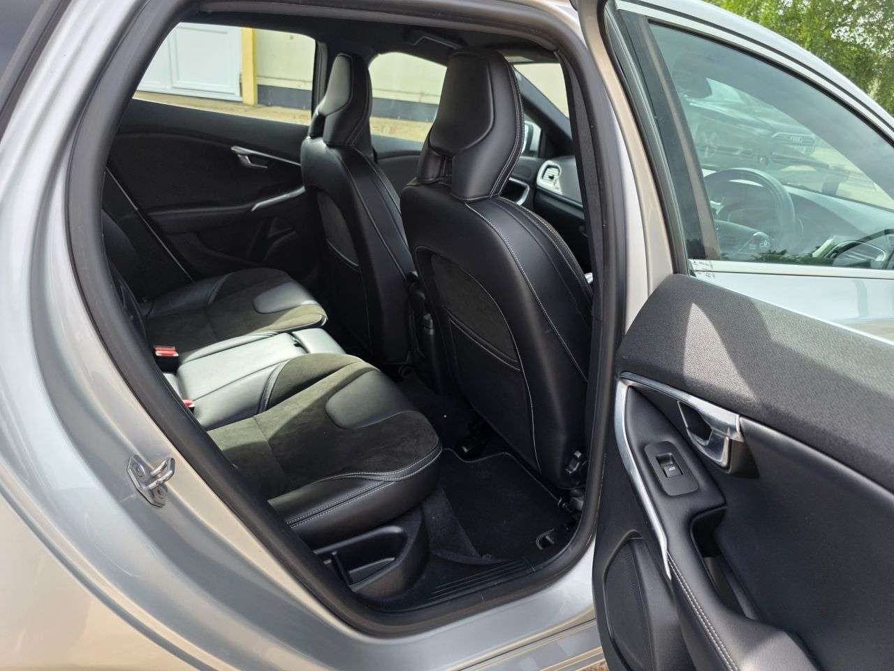 2015 VOLVO V40 2015 VOLVO V40