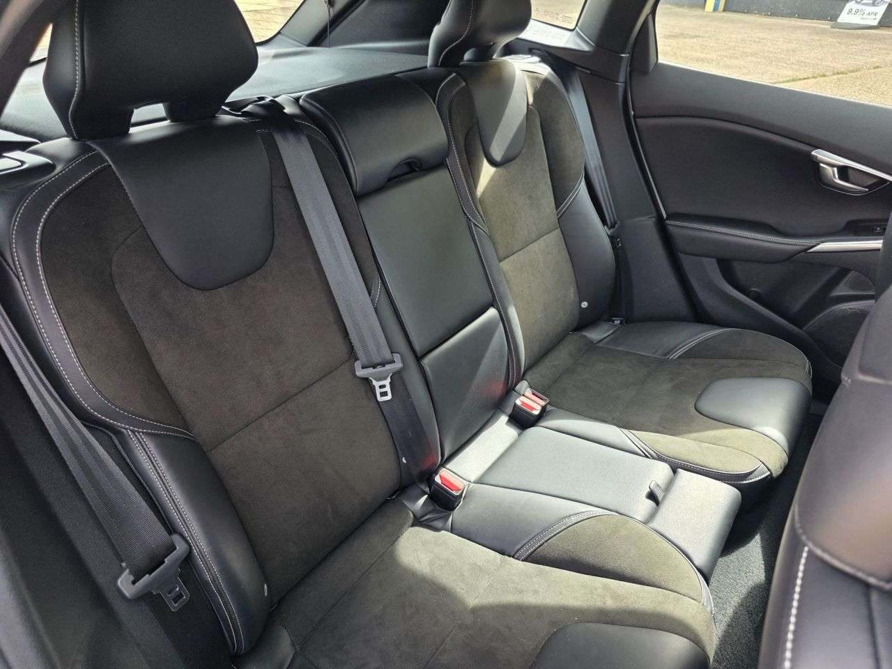 2015 VOLVO V40 2015 VOLVO V40