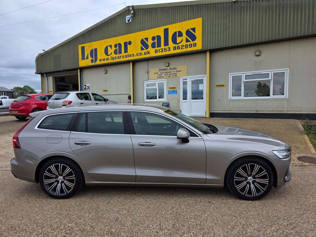 A 2019 VOLVO V60 2.0 D4 Inscription Estate 5dr Diesel Manual Euro 6 (s/s) (190 ps) A 2019 VOLVO V60 2.0 D4 Inscription Estate 5dr Diesel Manual Euro 6 (s/s) (190 ps)