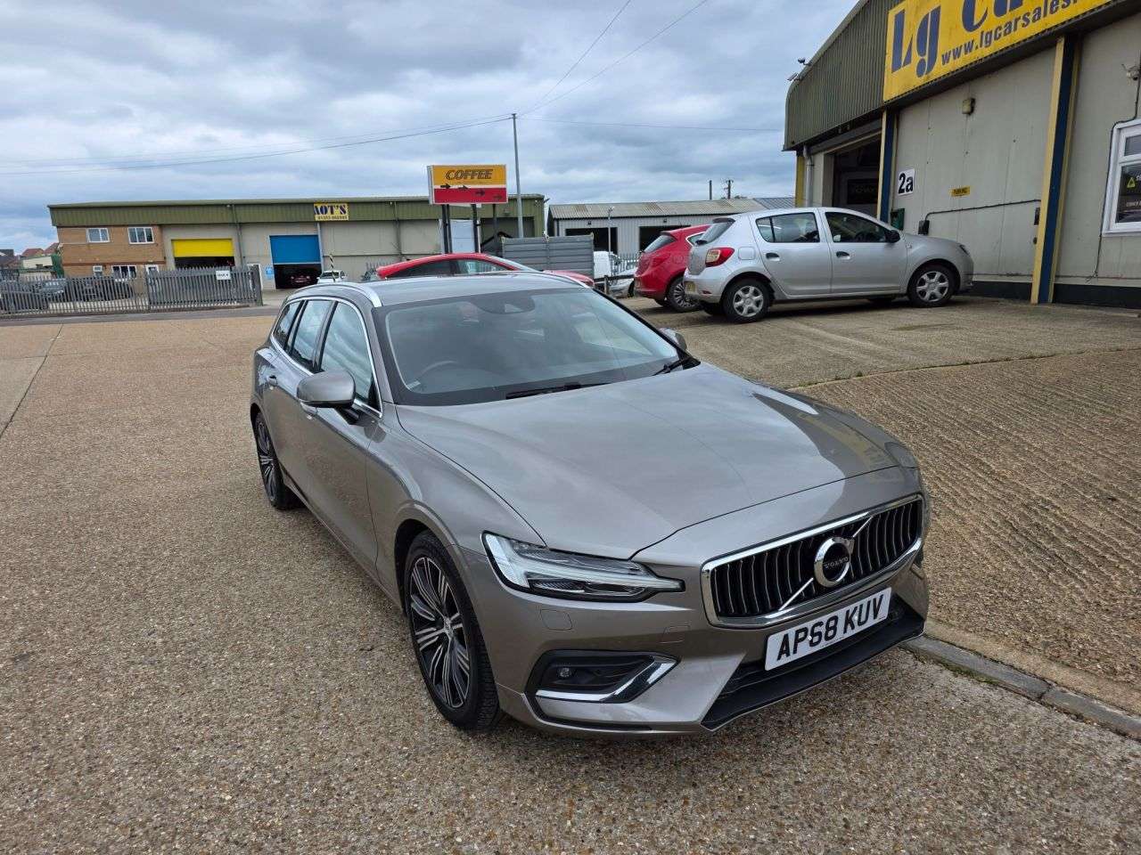 2019 VOLVO V60 2019 VOLVO V60