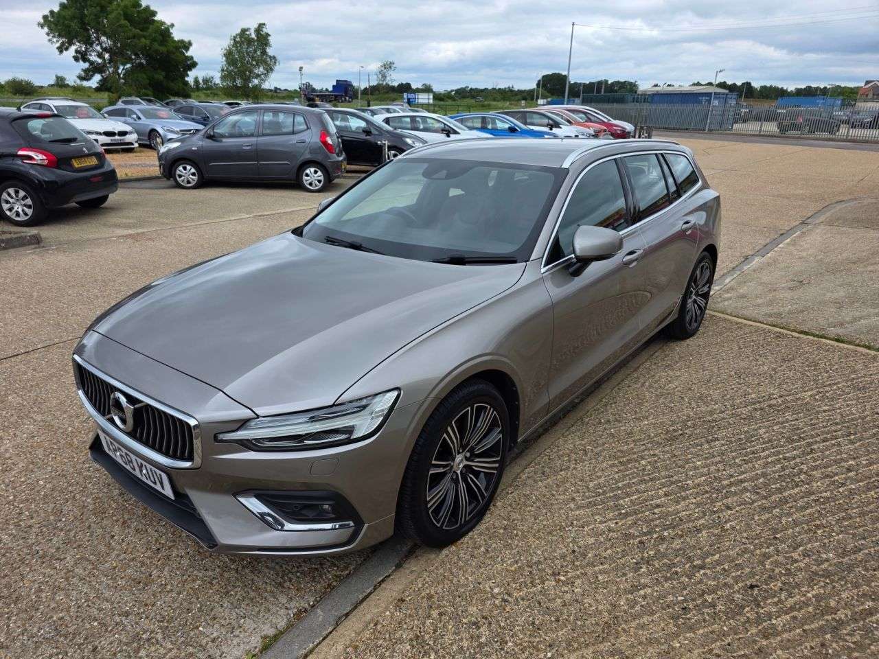 2019 VOLVO V60 2019 VOLVO V60
