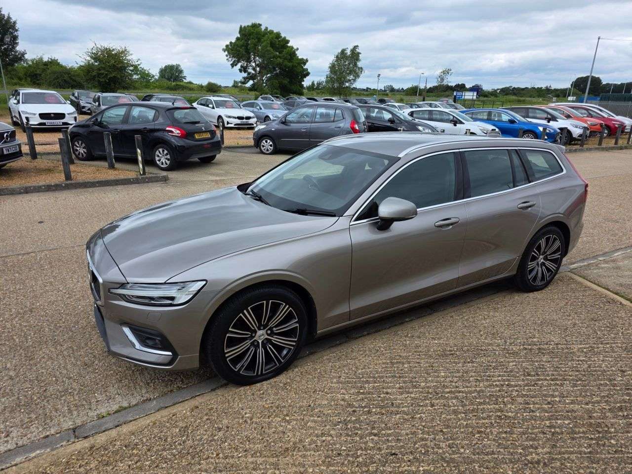 2019 VOLVO V60 2019 VOLVO V60