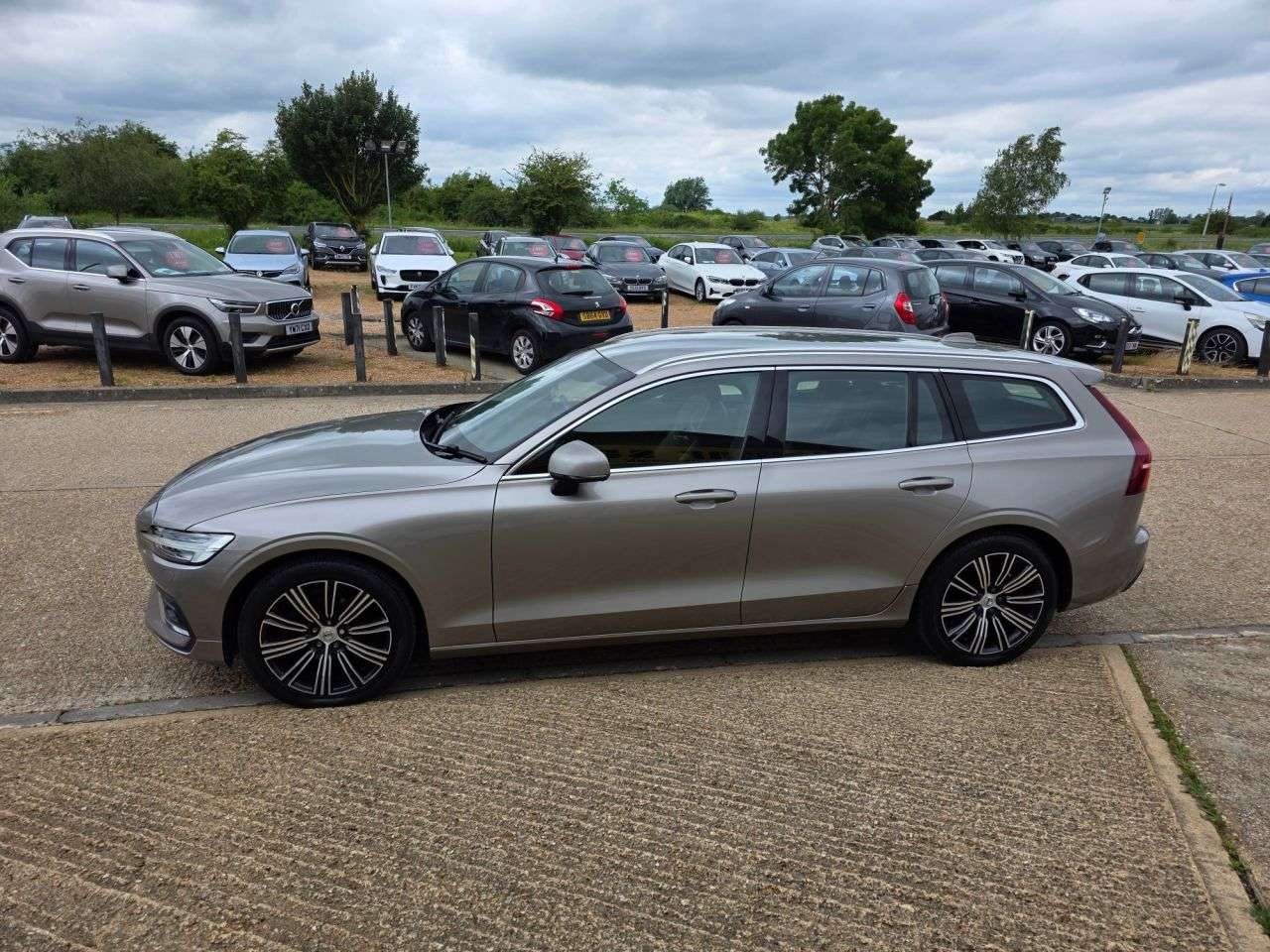 2019 VOLVO V60 2019 VOLVO V60