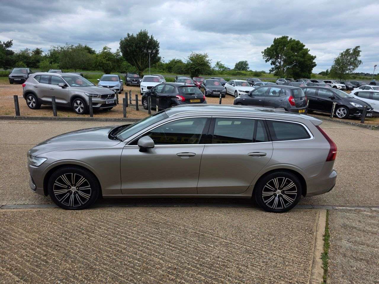 2019 VOLVO V60 2019 VOLVO V60
