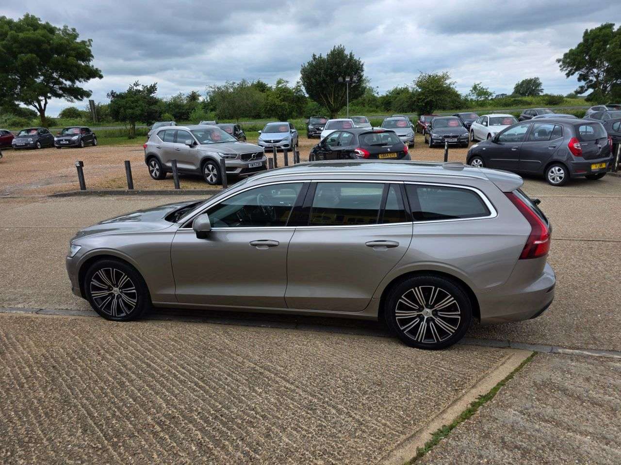 2019 VOLVO V60 2019 VOLVO V60