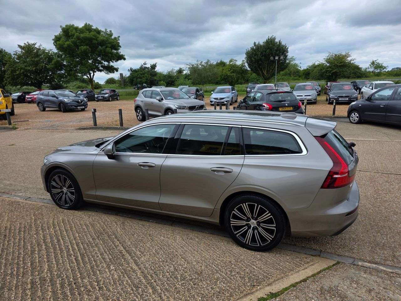 2019 VOLVO V60 2019 VOLVO V60