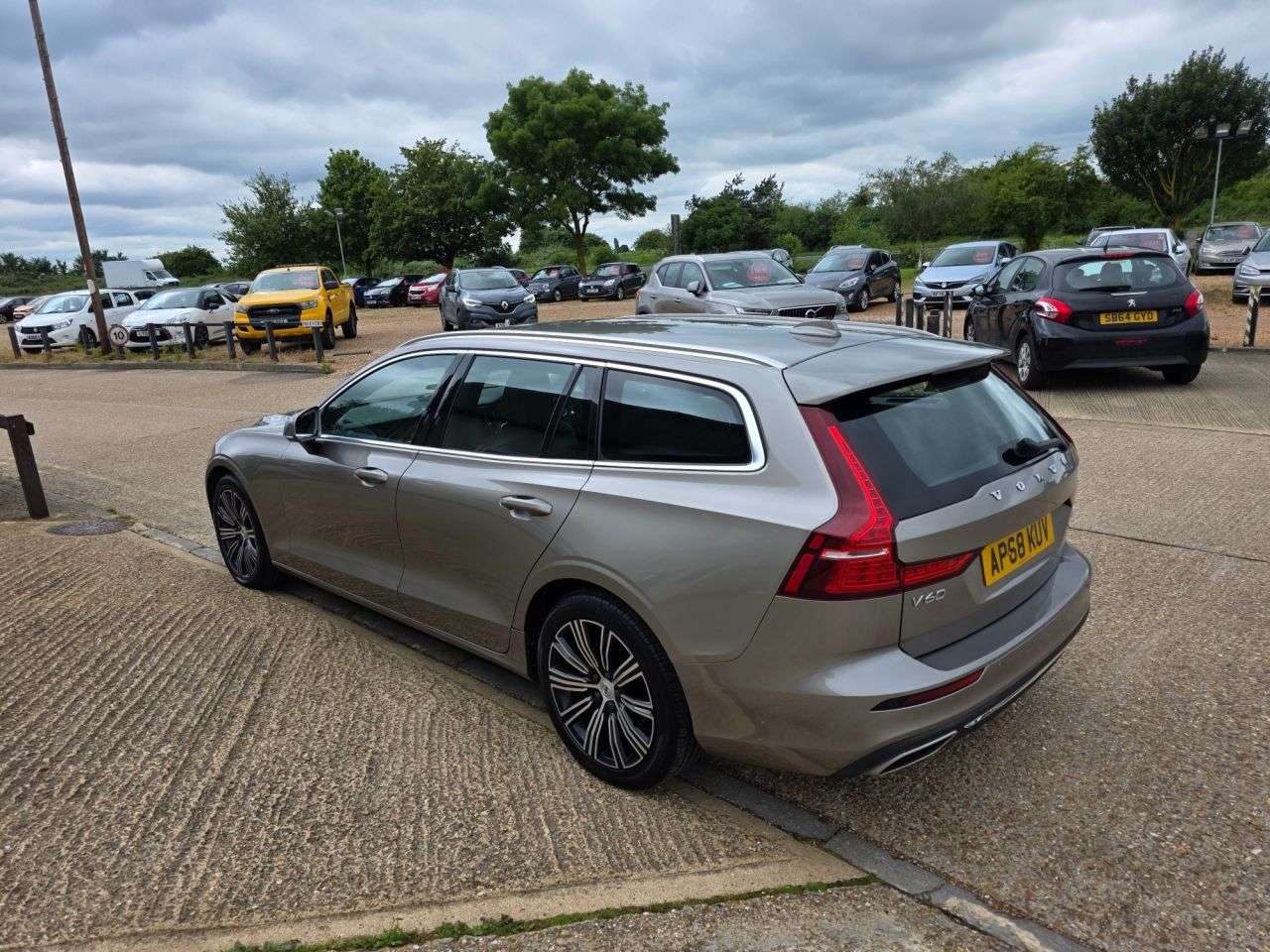 2019 VOLVO V60 2019 VOLVO V60