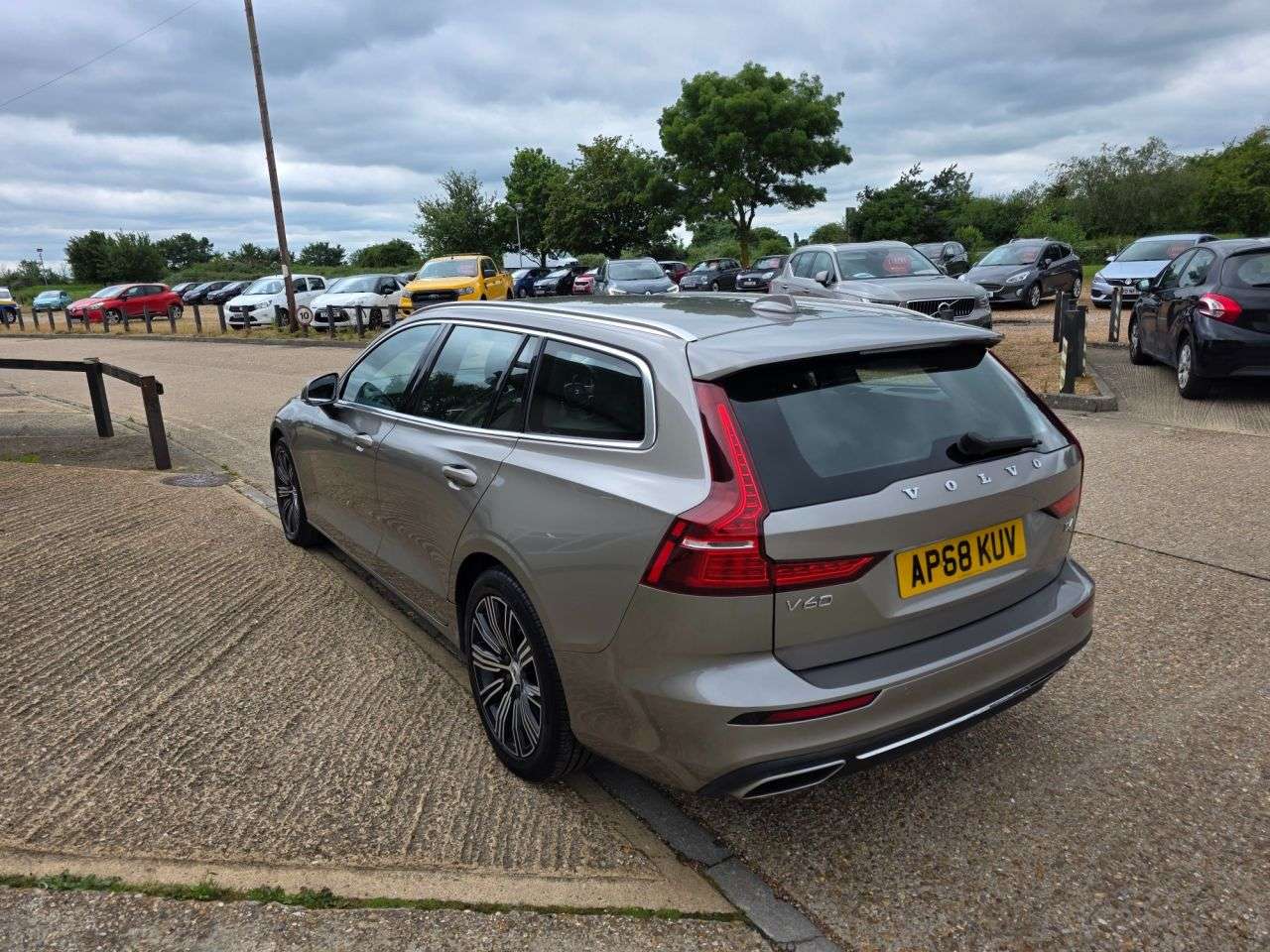 2019 VOLVO V60 2019 VOLVO V60