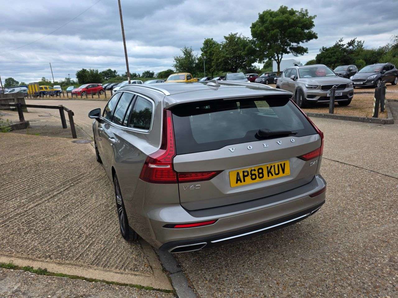 2019 VOLVO V60 2019 VOLVO V60