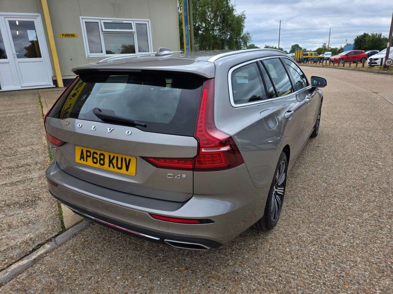 2019 VOLVO V60 2019 VOLVO V60