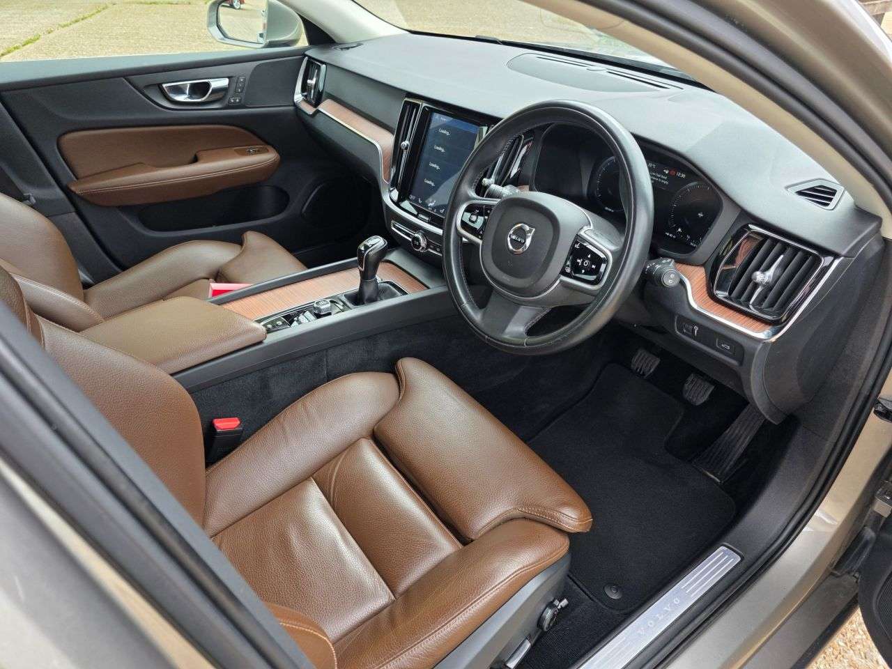 2019 VOLVO V60 2019 VOLVO V60