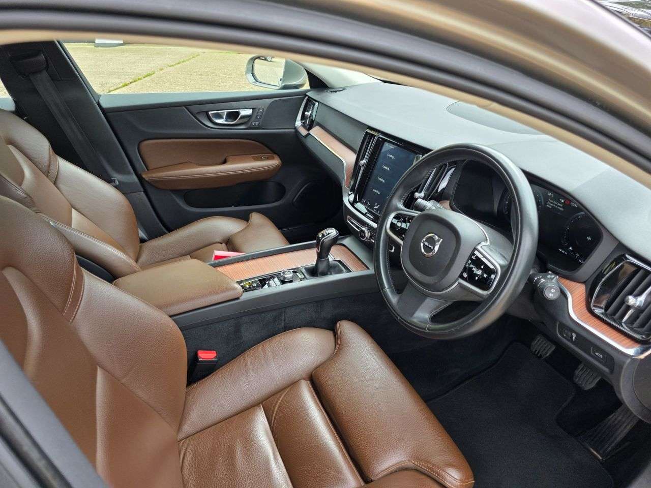 2019 VOLVO V60 2019 VOLVO V60