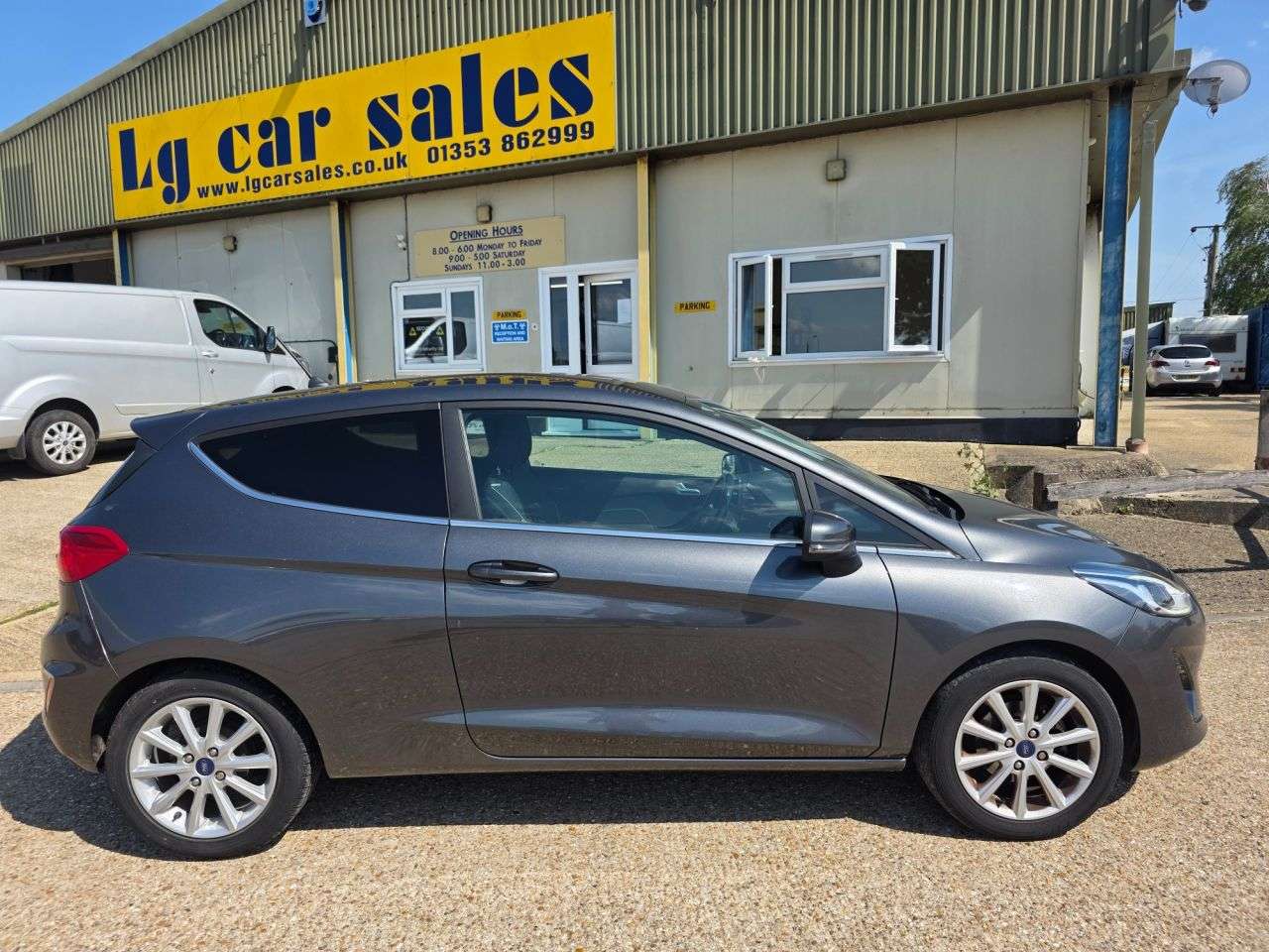 A 2017 FORD FIESTA 1.0T EcoBoost Titanium Hatchback 3dr Petrol Manual Euro 6 (s/s) (100 ps) A 2017 FORD FIESTA 1.0T EcoBoost Titanium Hatchback 3dr Petrol Manual Euro 6 (s/s) (100 ps)